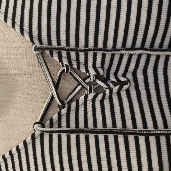 WHO WHAT WEAR small black and white bodysuit long sleeve - Picture 3 of 6